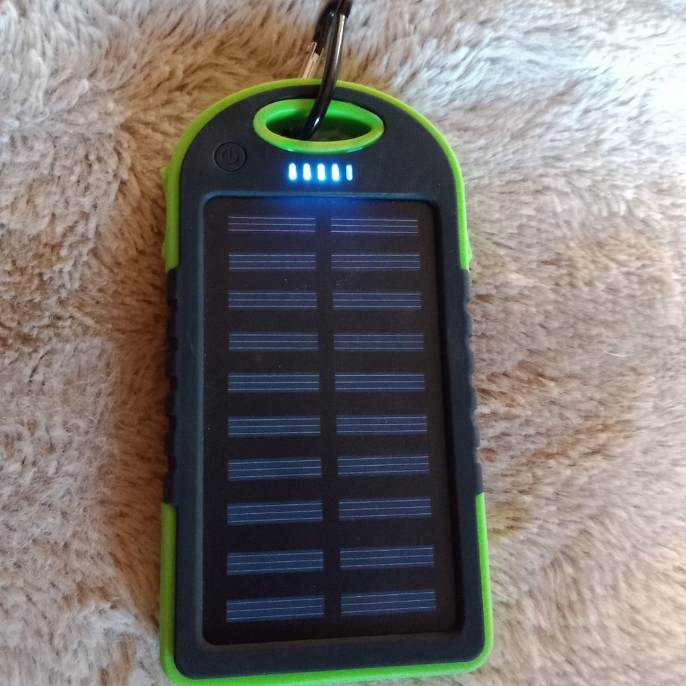 Portable solar charging station w/2 USB ports